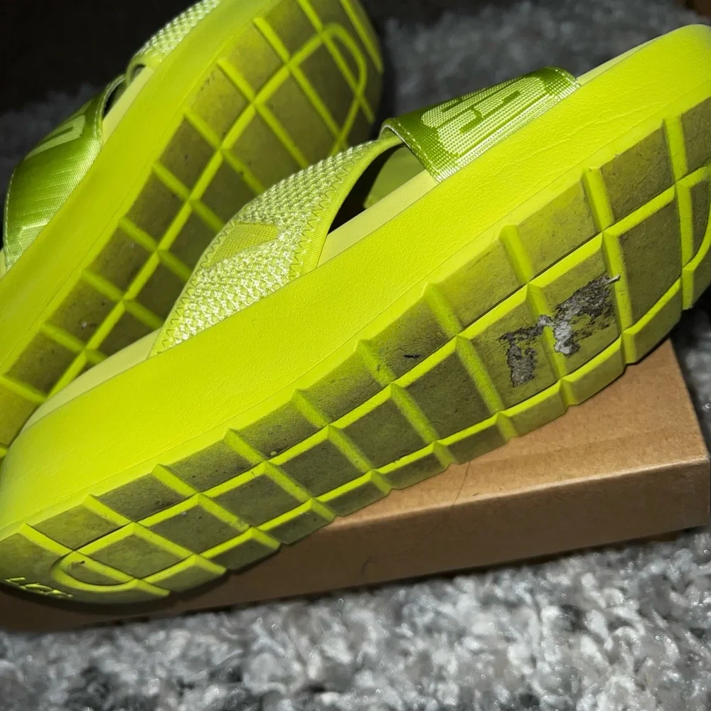 UGG Womens Emily Mesh Lime Green Sandals size 6M - Picture 4 of 6